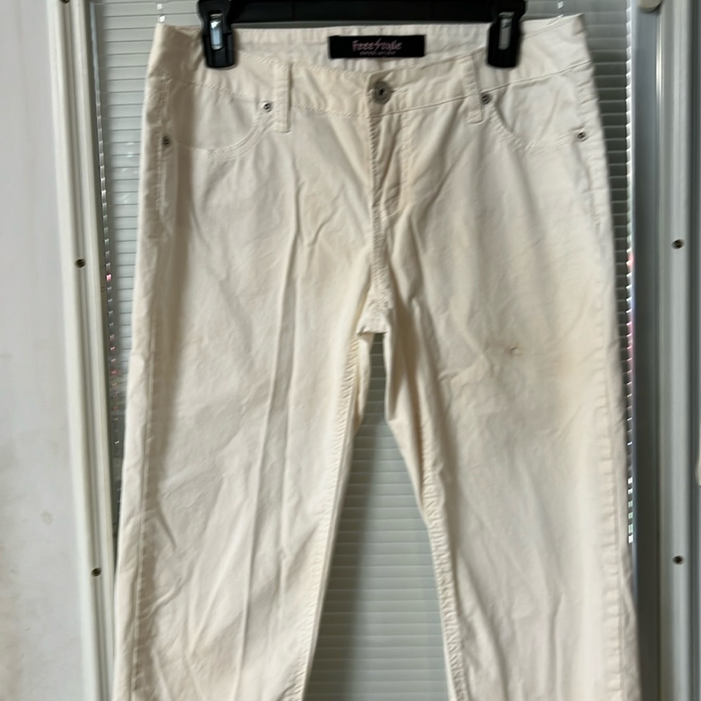 Women’s ivory shade capris ,SZ 12, gently worn